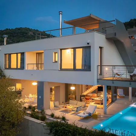 Seaview And Pool House Manu Vis