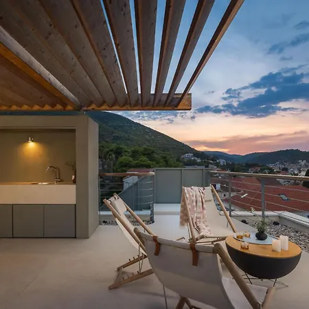 Seaview And Pool House Manu