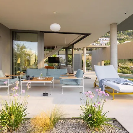 Seaview And Pool House Manu Vis