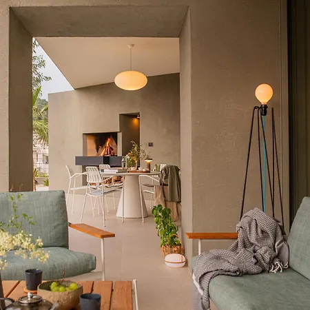 Seaview And Pool House Manu Vis