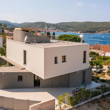 Seaview And Pool House Manu Villa Vis